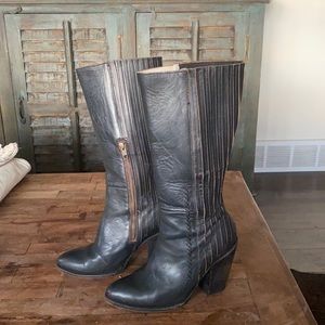 Beautiful Black Freebird boots!